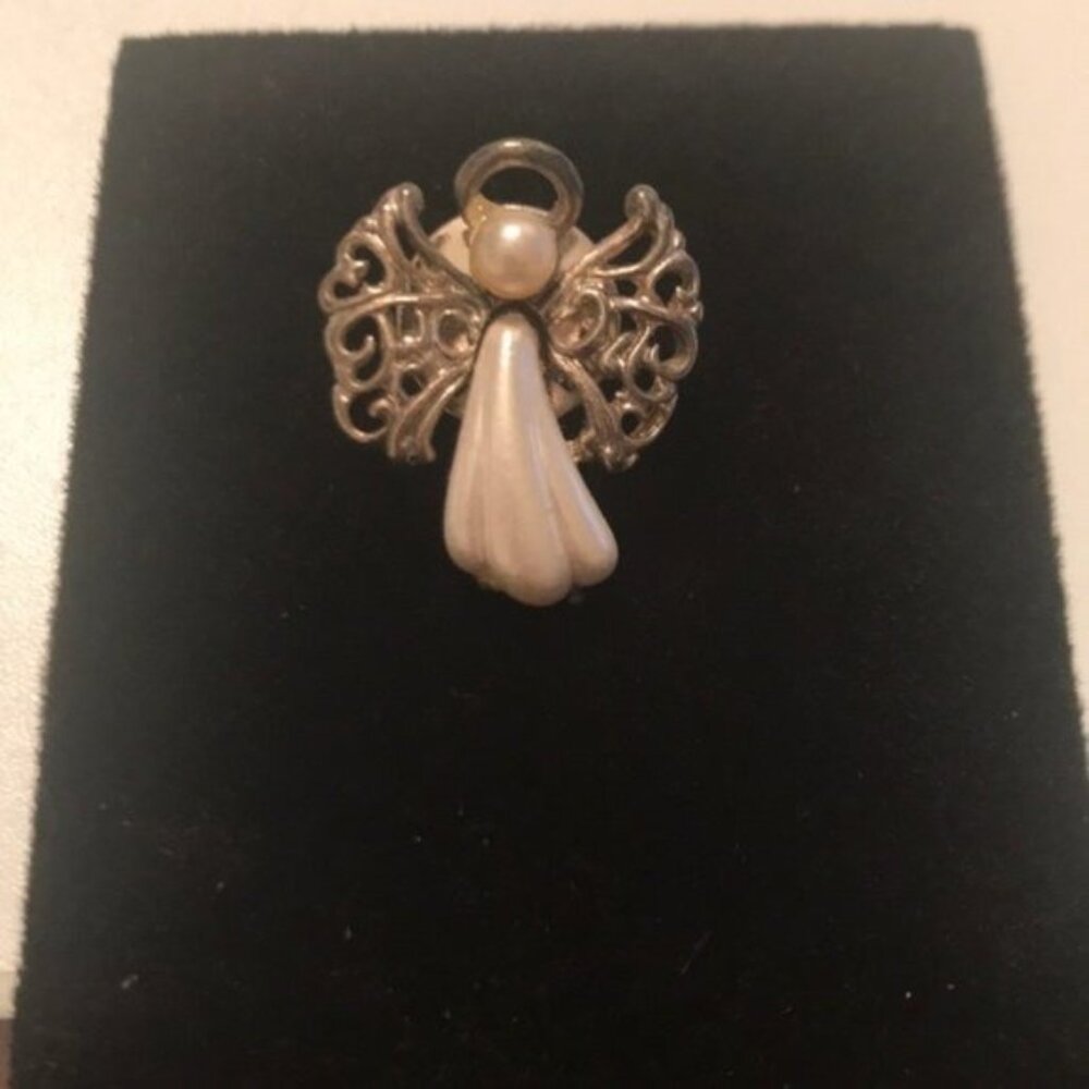 🌸✨ Vintage Angel Lapel Pin Brooch with Faux Pearl & Filigree Design ✨🌸